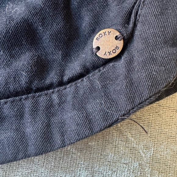 Roxy Black Shorts with Stretch Waistband Size Medium - Picture 8 of 8